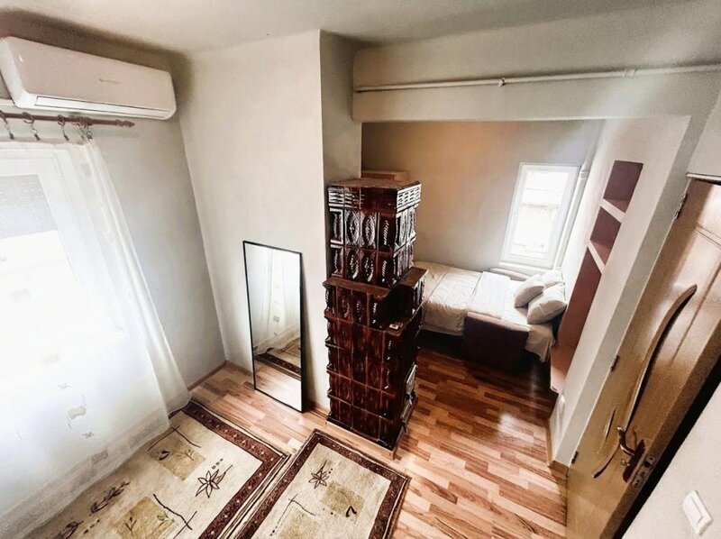 Trei camere, vand mansarda cinefilului,