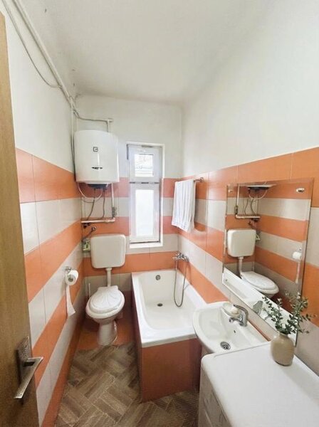 Trei camere, vand mansarda cinefilului,